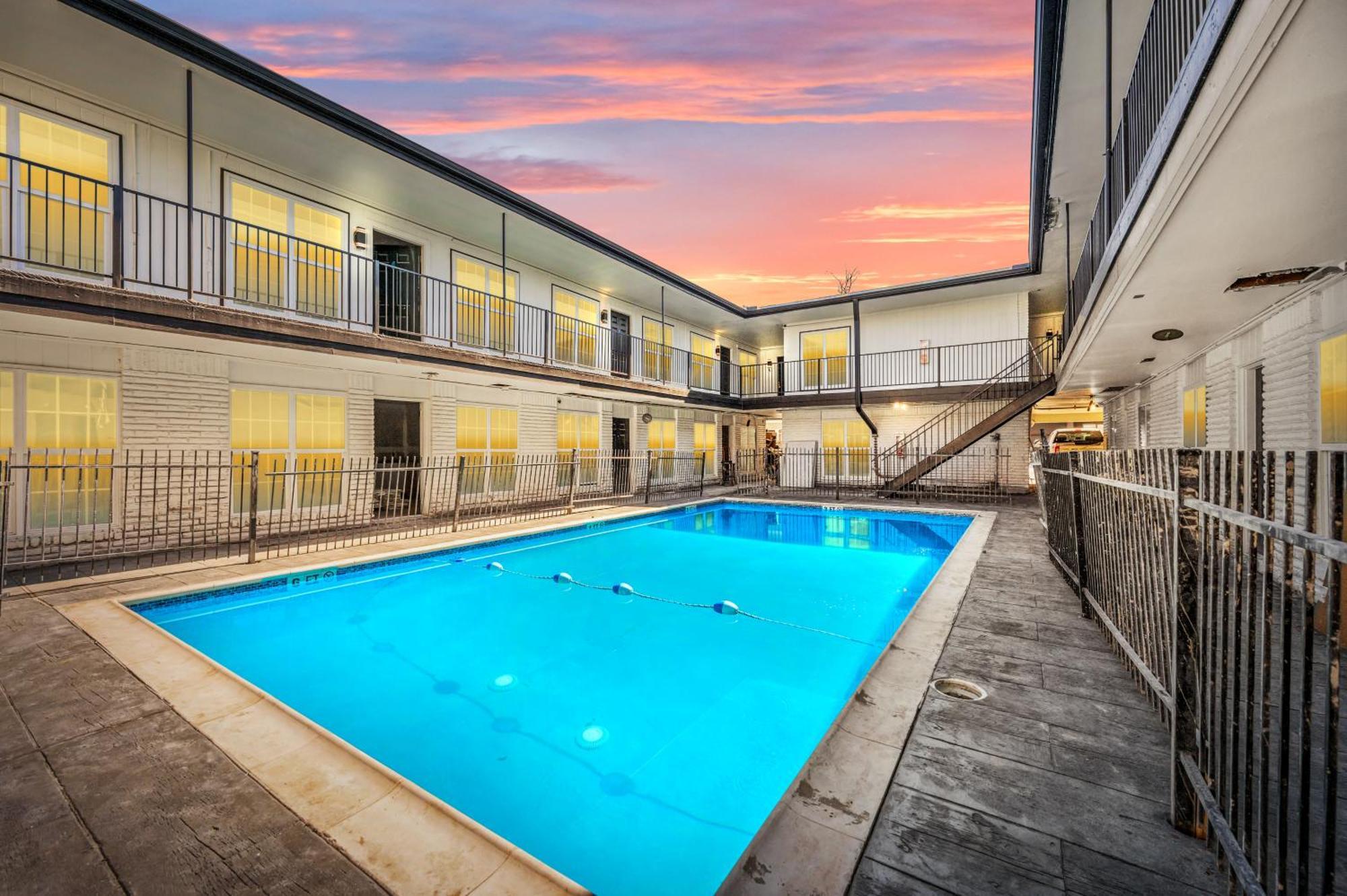 Comfortable 2Br Apt In Vibrant Houston Heights 외부 사진