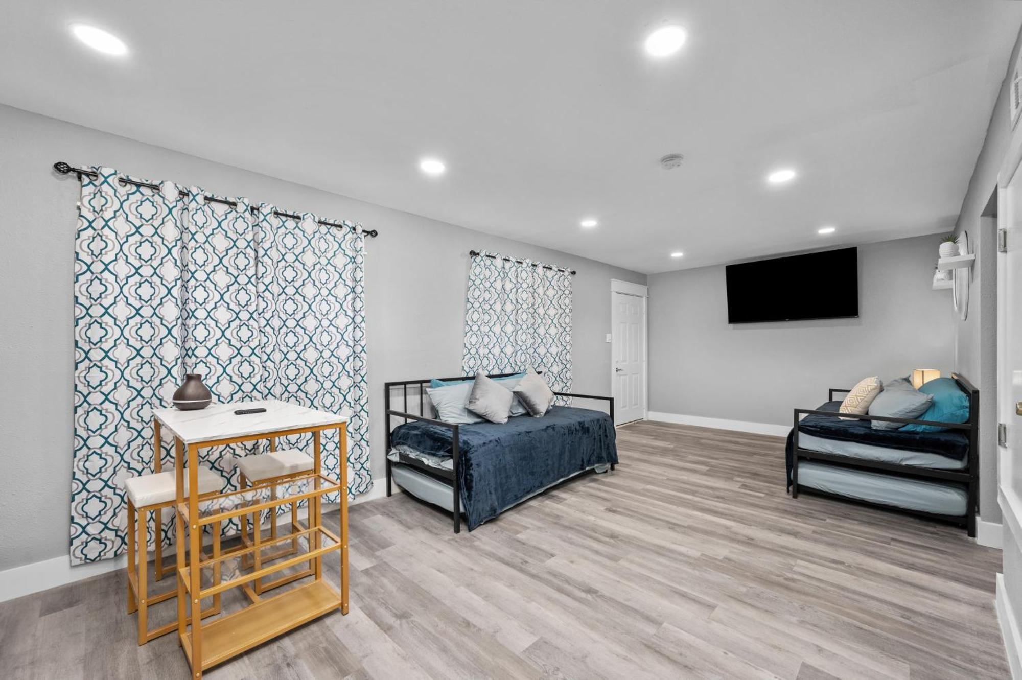 Comfortable 2Br Apt In Vibrant Houston Heights 외부 사진