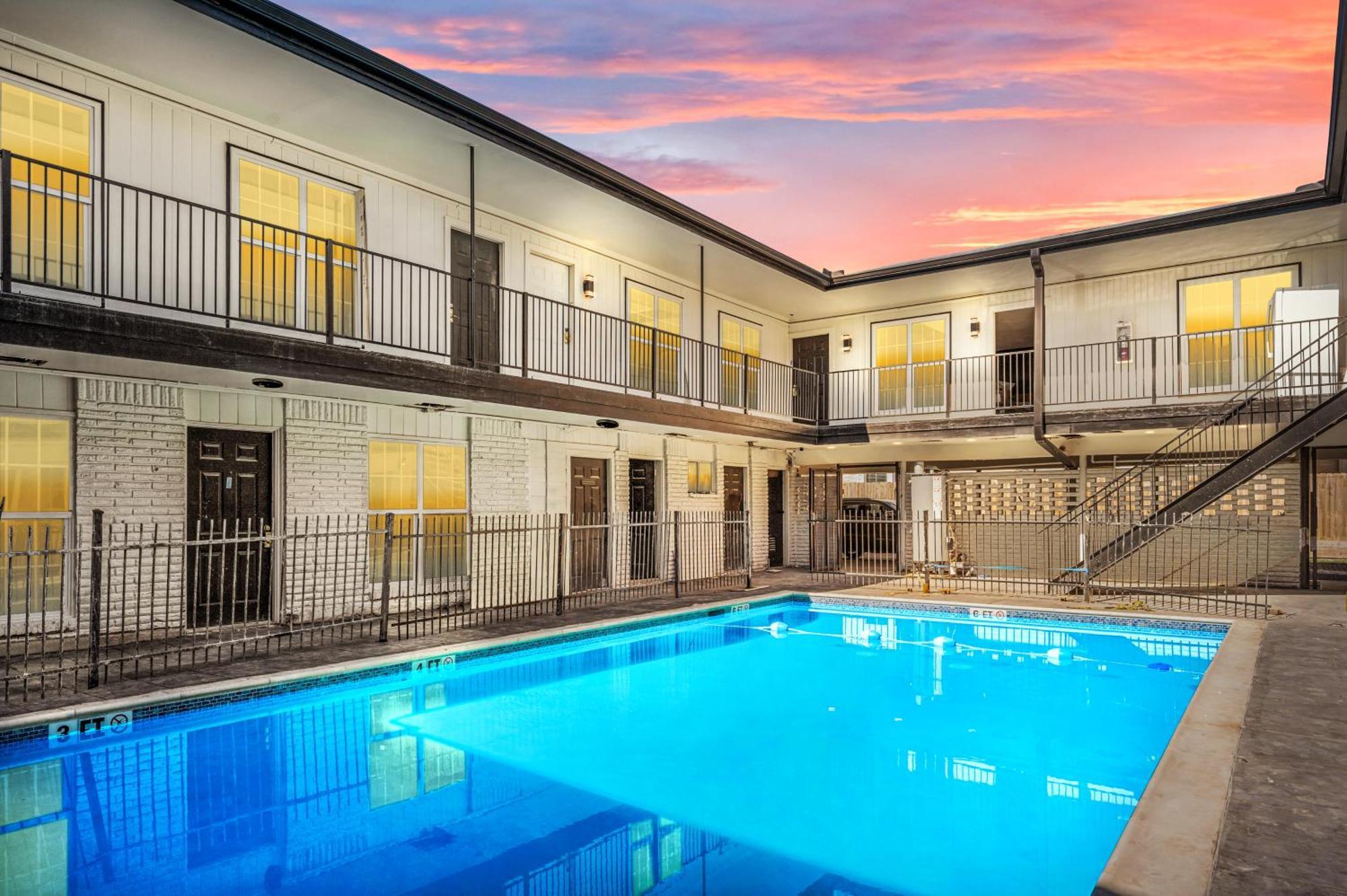 Comfortable 2Br Apt In Vibrant Houston Heights 외부 사진